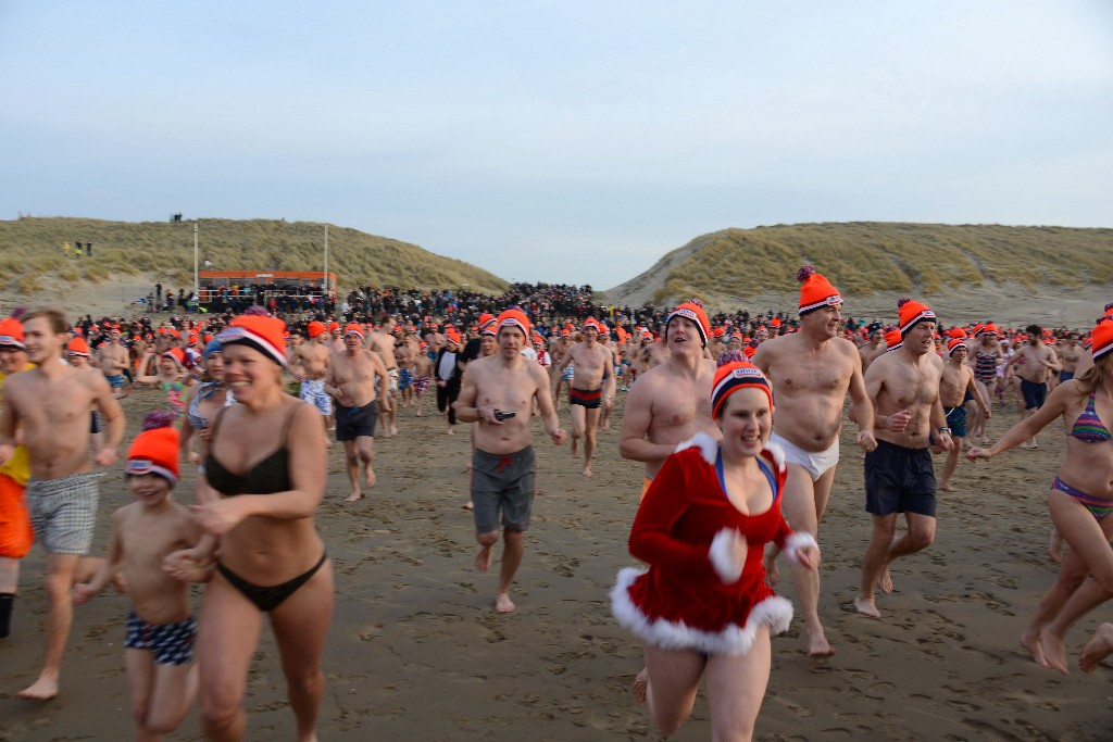 ../Images/Nieuwjaarsduik Nederzandt 2015 060.jpg